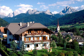 Hotel Garní Sunnleit´n Monguelfo-Tesido